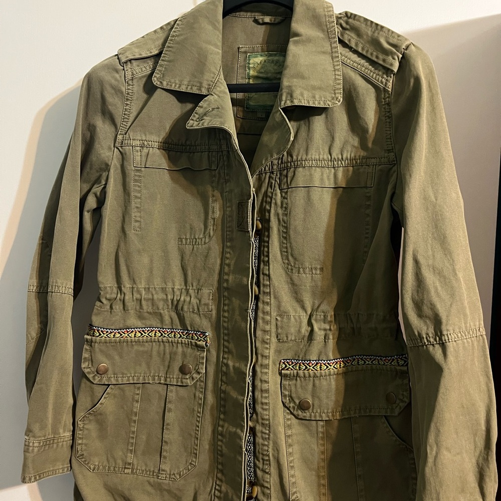 Paparazzi olive jacket in size small. Excellent condition.